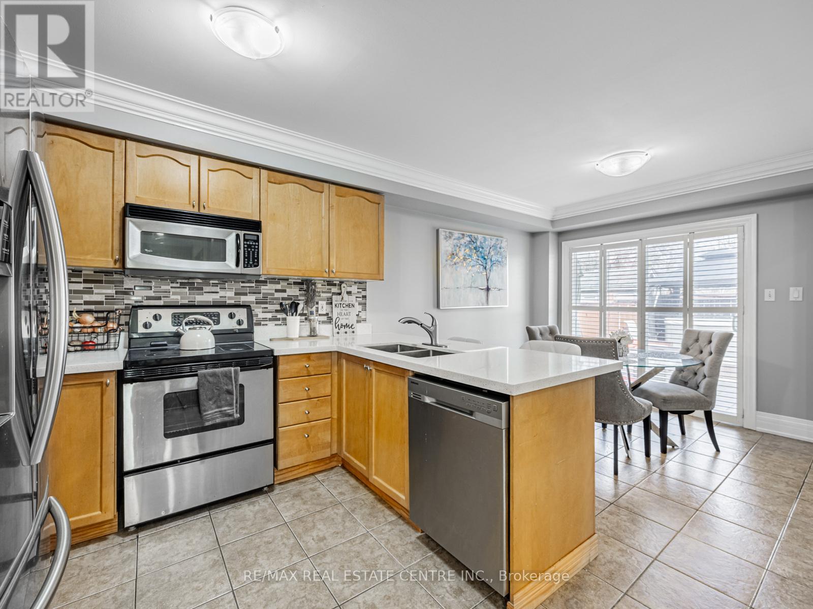 90 Solmar Avenue, Whitby, Ontario  L1R 3G4 - Photo 7 - E12131369