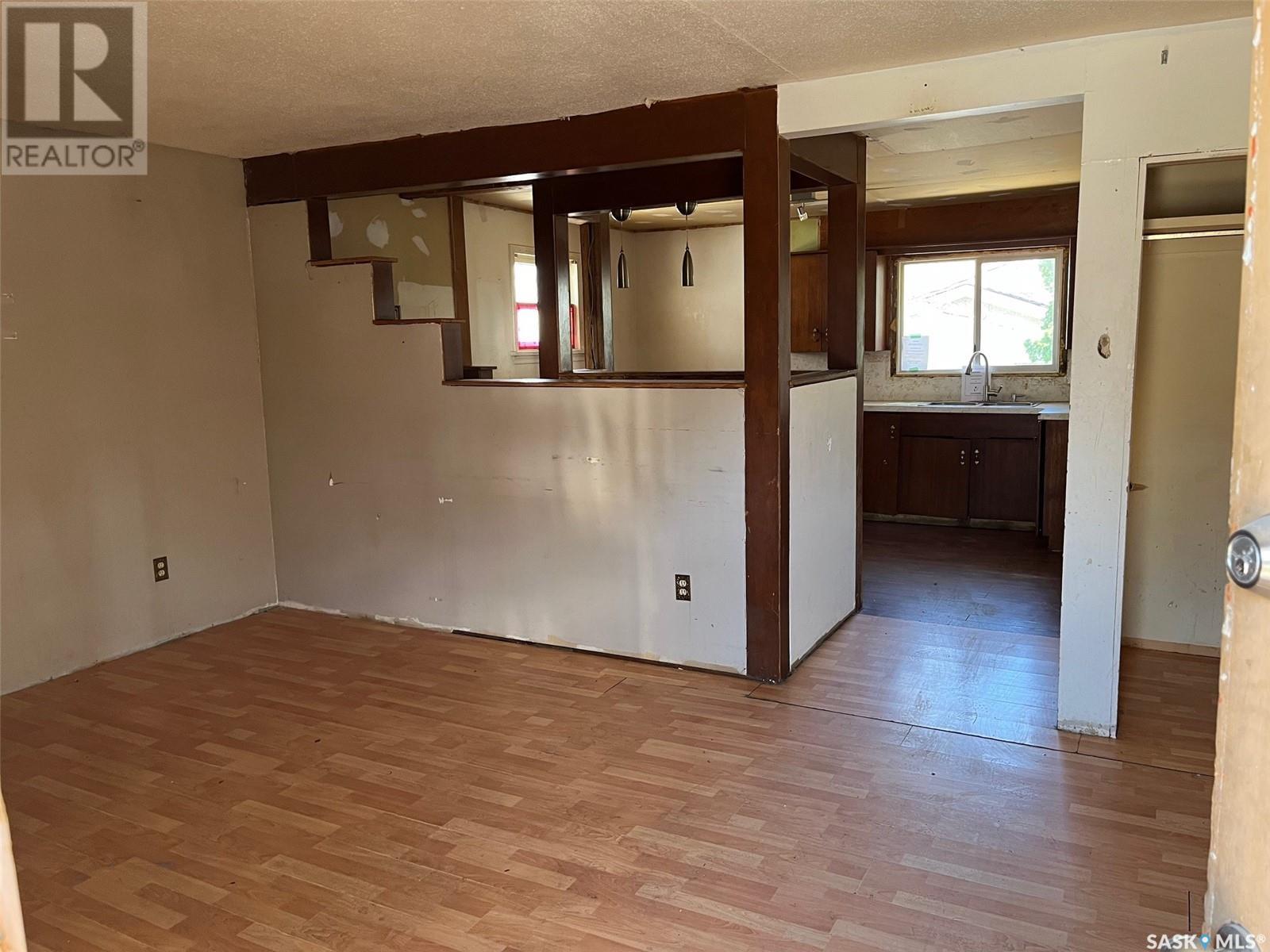 Property at 1235 Pasqua STREET image 2