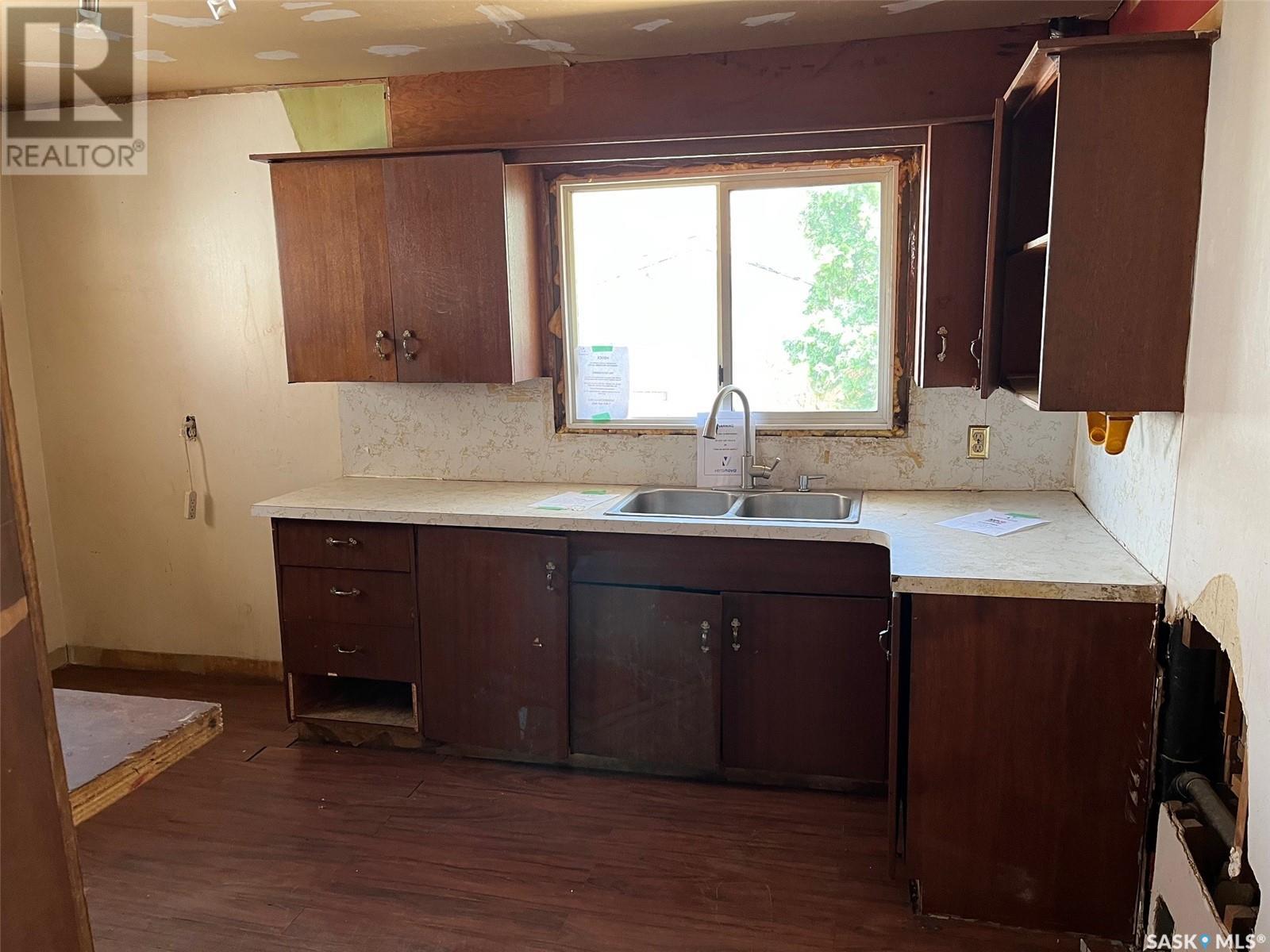 Property at 1235 Pasqua STREET image 4