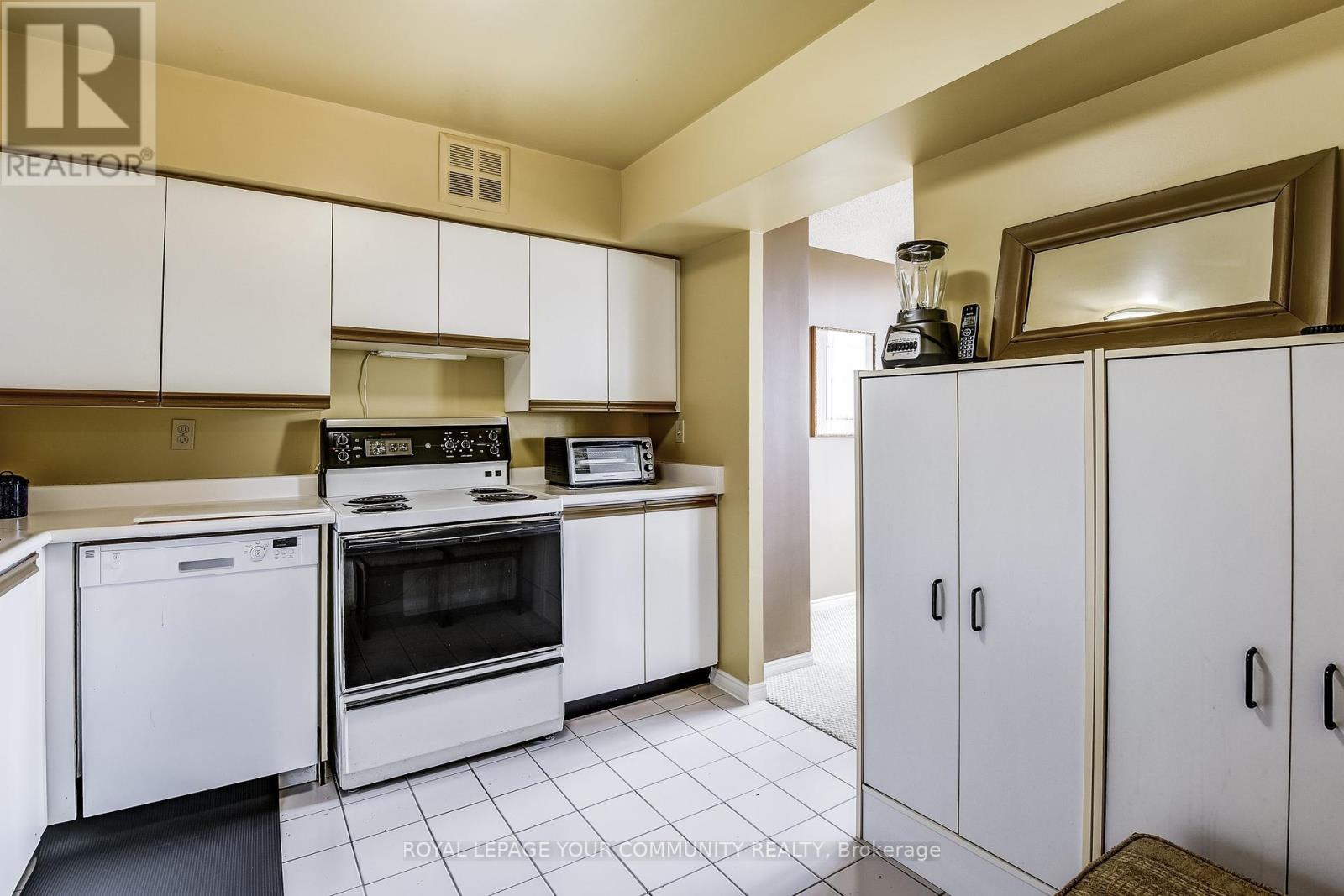 1106 - 1485 Lakeshore Road E, Mississauga, Ontario  L5E 3G2 - Photo 18 - W12101552