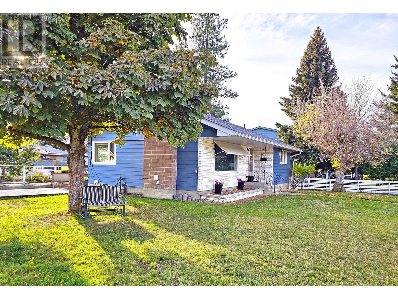 Property at 700 12TH Avenue S image 3