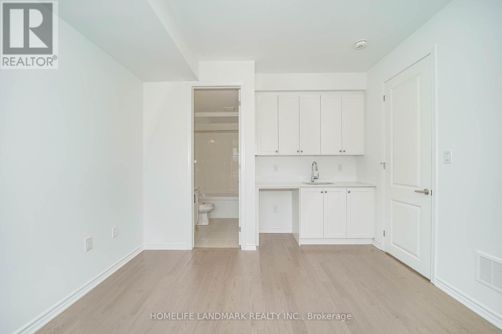 5 Wisla Avenue, Markham (Victoria Square), Ontario  L6C 3M1 - Photo 5 - N12131461