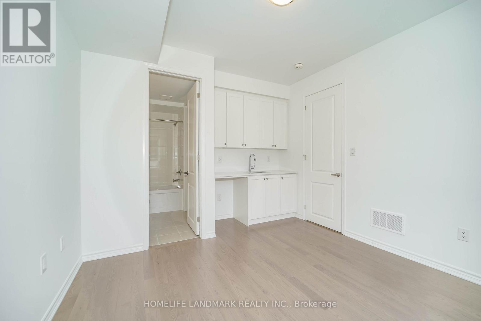 5 Wisla Avenue, Markham (Victoria Square), Ontario  L6C 3M1 - Photo 6 - N12131461