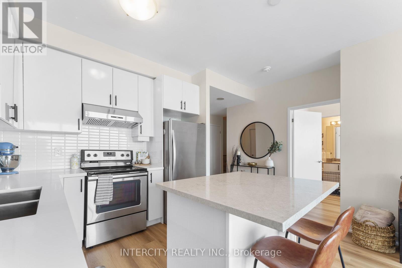 810 - 2900 Highway 7, Vaughan, Ontario  L4K 0G3 - Photo 4 - N12127409