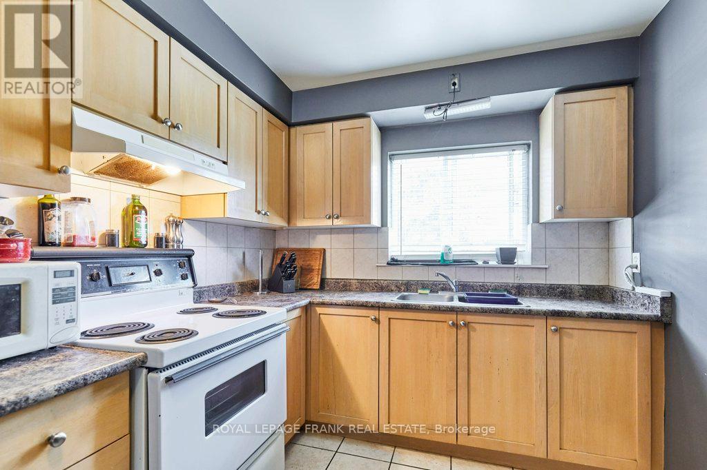 706 Dunlop Street W, Whitby, Ontario  L1N 1V5 - Photo 11 - E12131738