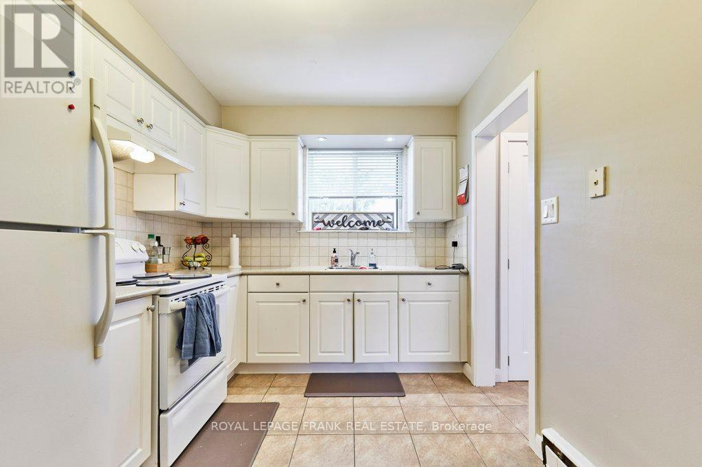 706 Dunlop Street W, Whitby, Ontario  L1N 1V5 - Photo 4 - E12131738
