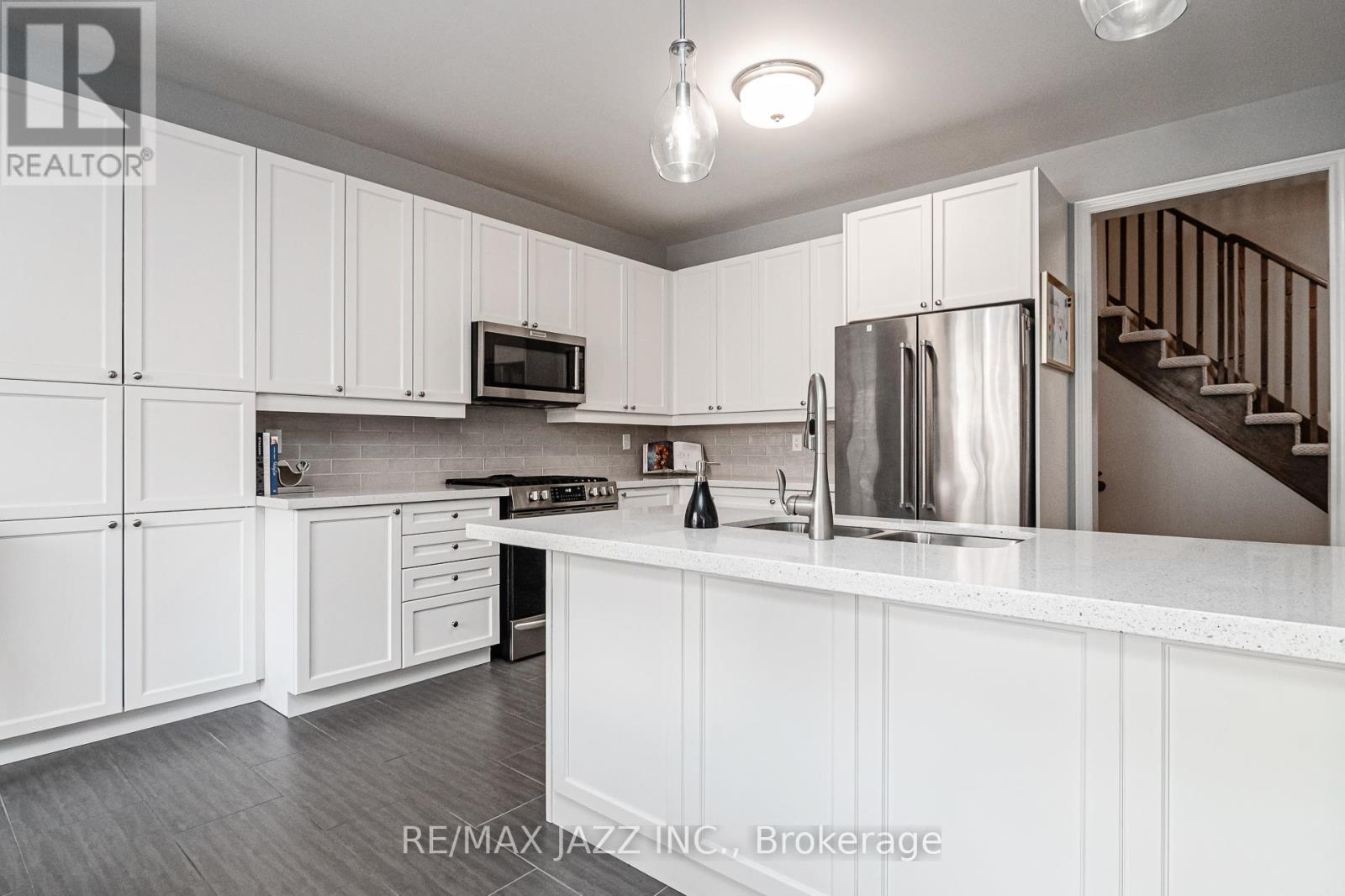 176 Dance Act Avenue, Oshawa, Ontario  L1L 0H4 - Photo 3 - E12131786