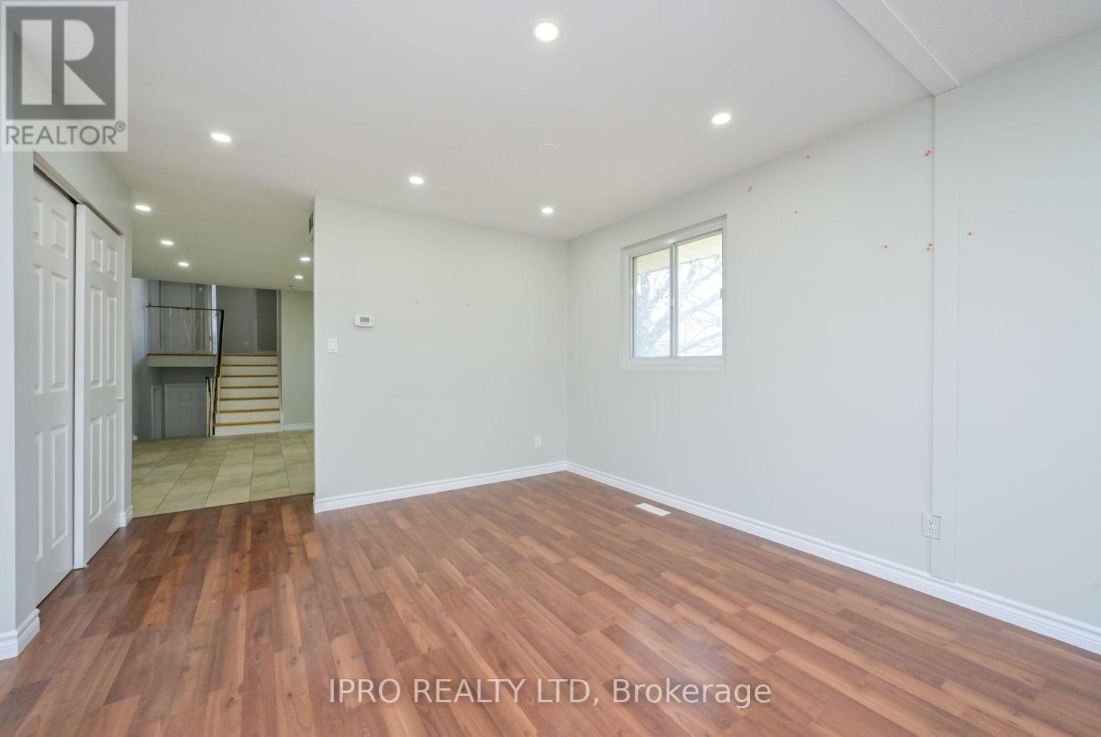 Property at 17 SHIRLEY STREET E image 4
