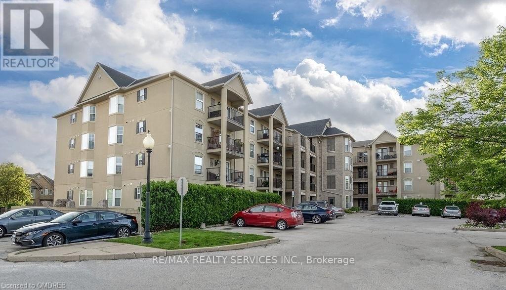 302 - 1421 Walker's Line, Burlington, Ontario  L7M 4P4 - Photo 2 - W12131506