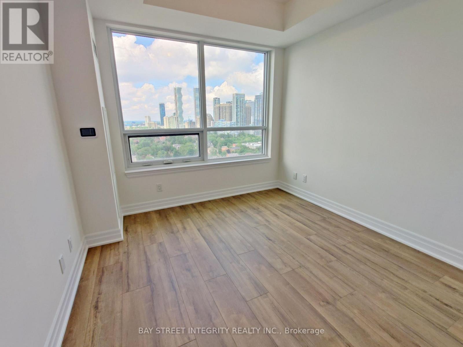 2008 - 36 Elm Drive W, Mississauga, Ontario  L5B 0N3 - Photo 2 - W12131514