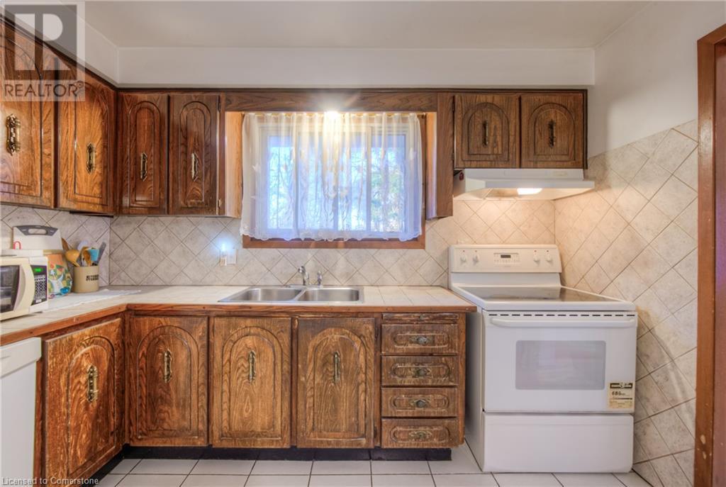 47 Chester Road, Stoney Creek, Ontario  L8E 1X8 - Photo 3 - 40726114