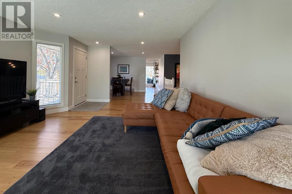 99 Woodglen Circle Sw, Calgary, Alberta  T2W 4J6 - Photo 7 - A2218875