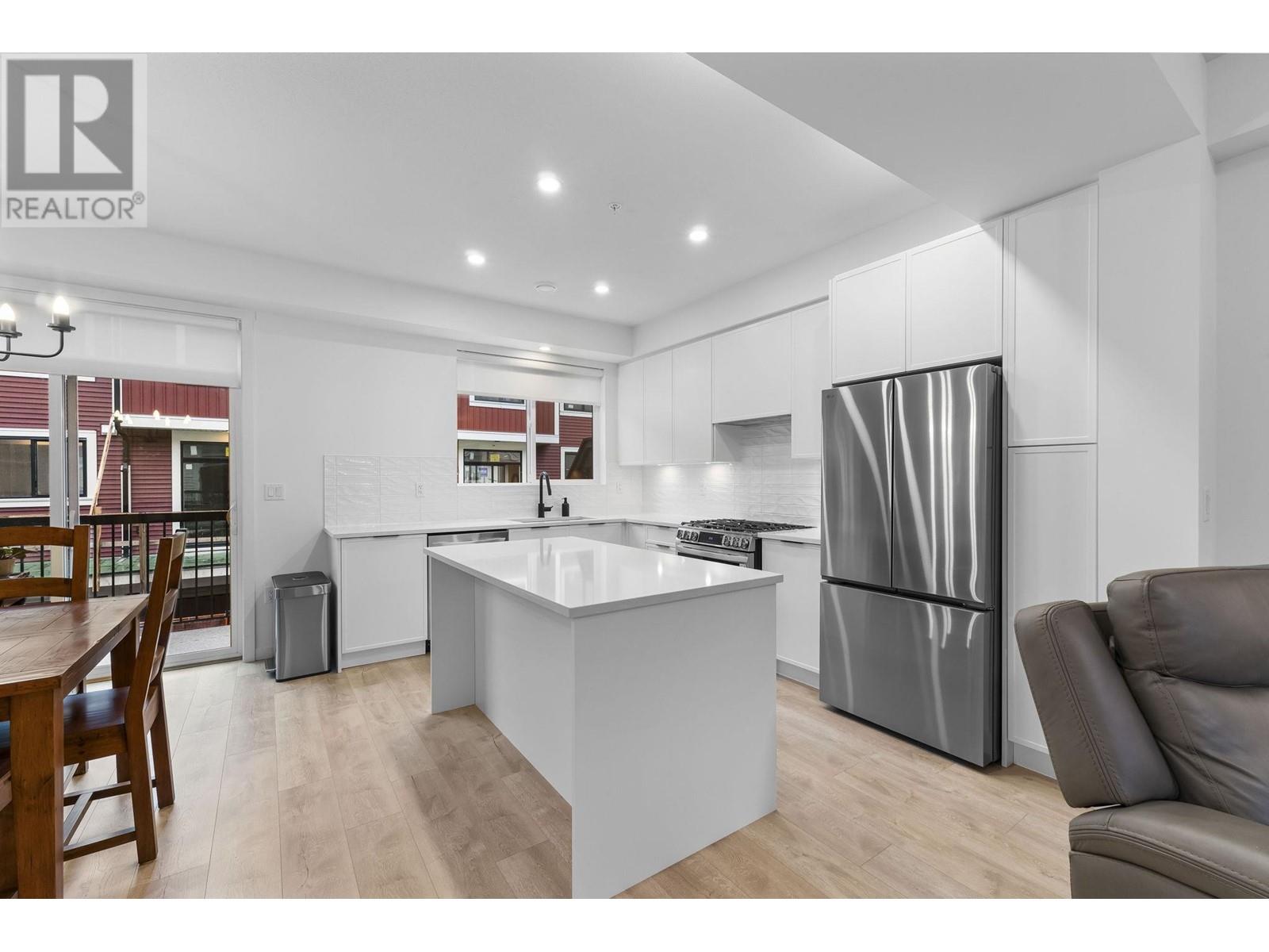 Property at 114 24951 112 AVENUE image 2