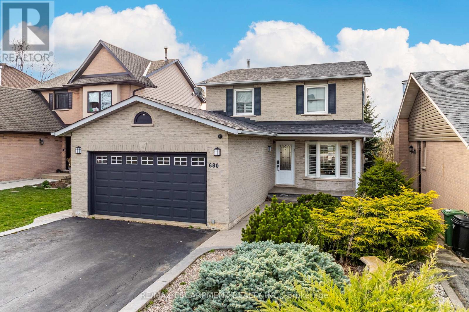 680 Rexford Drive, Hamilton, Ontario  L8W 3G1 - Photo 2 - X12131413