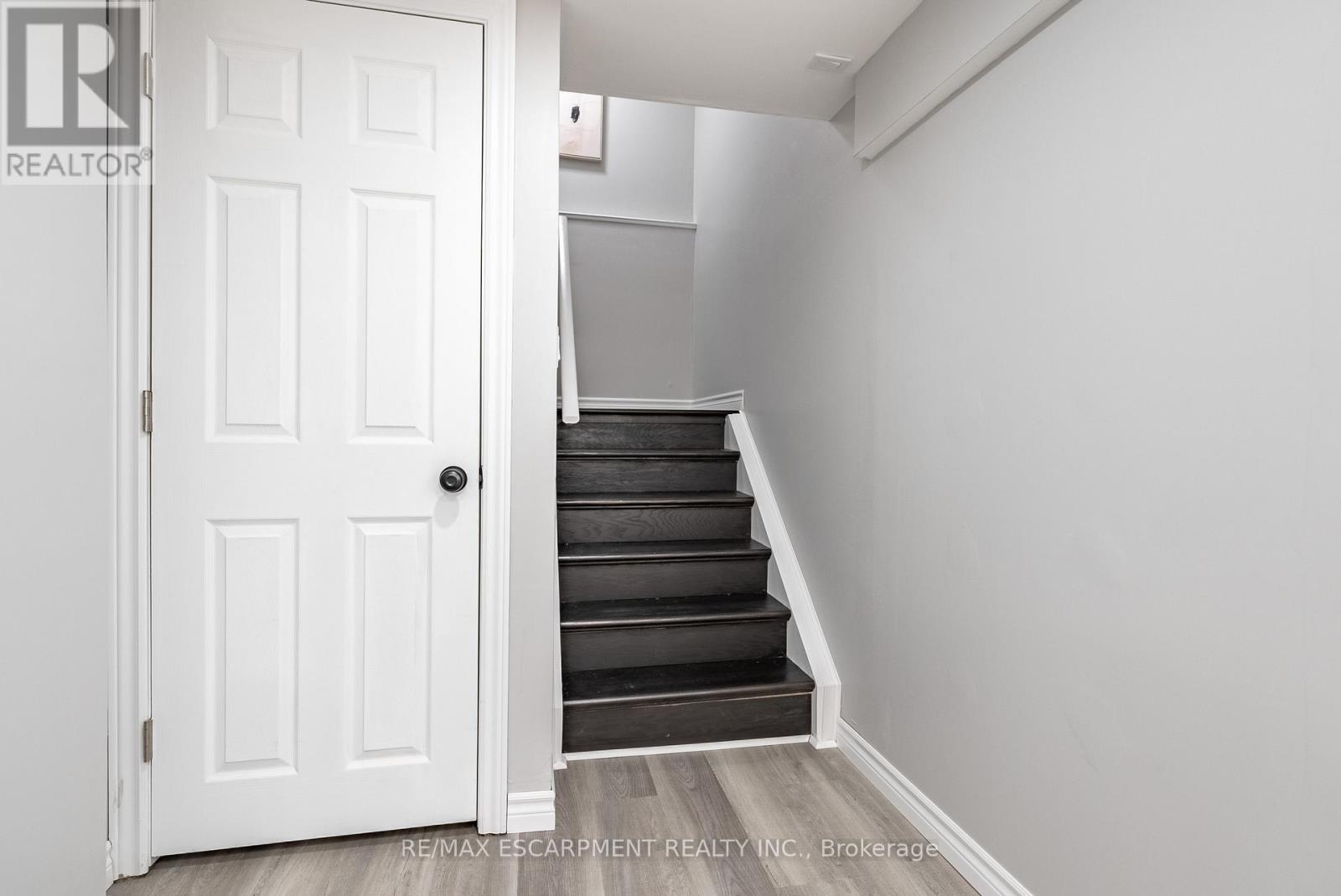 680 Rexford Drive, Hamilton, Ontario  L8W 3G1 - Photo 37 - X12131413