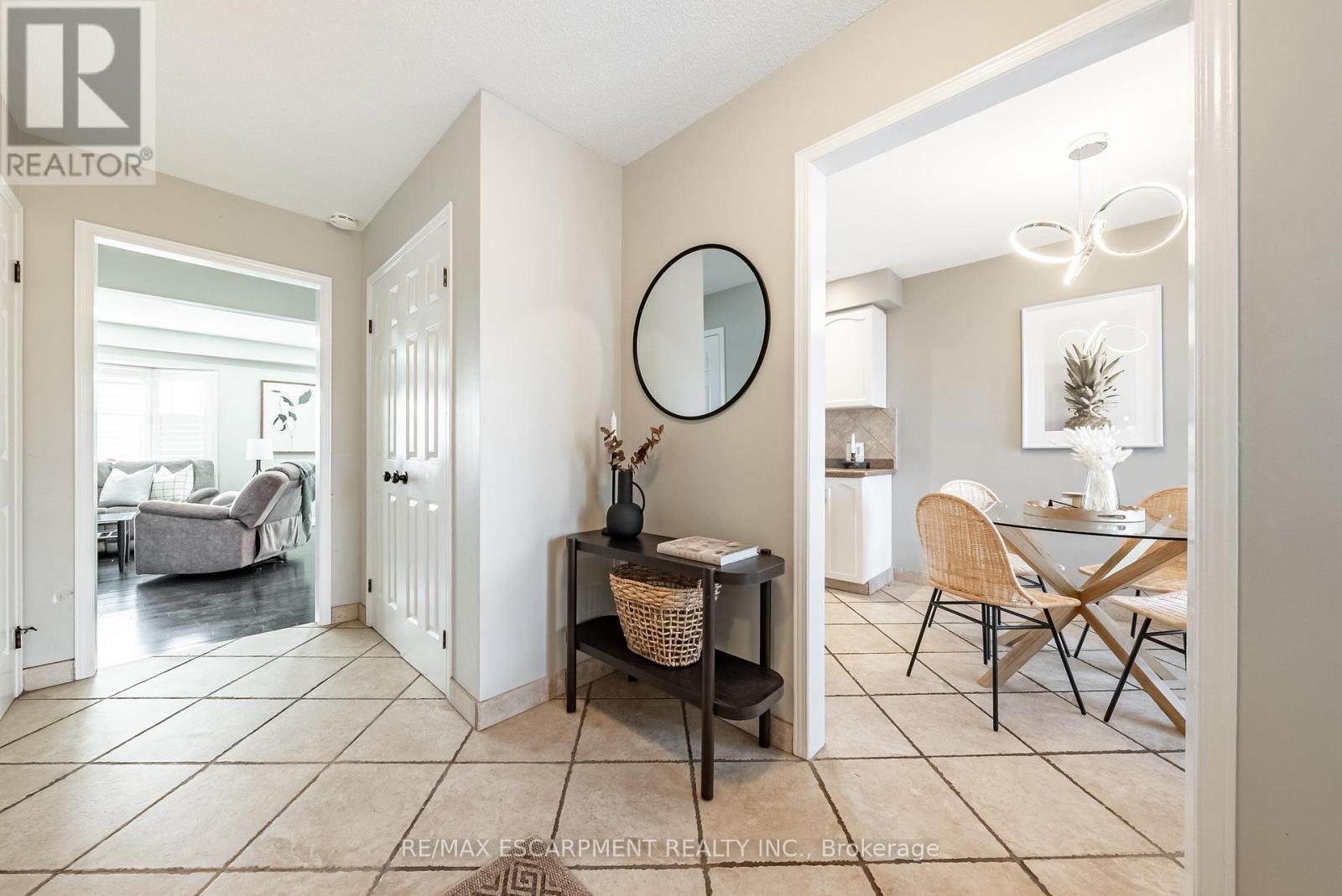 680 Rexford Drive, Hamilton, Ontario  L8W 3G1 - Photo 5 - X12131413