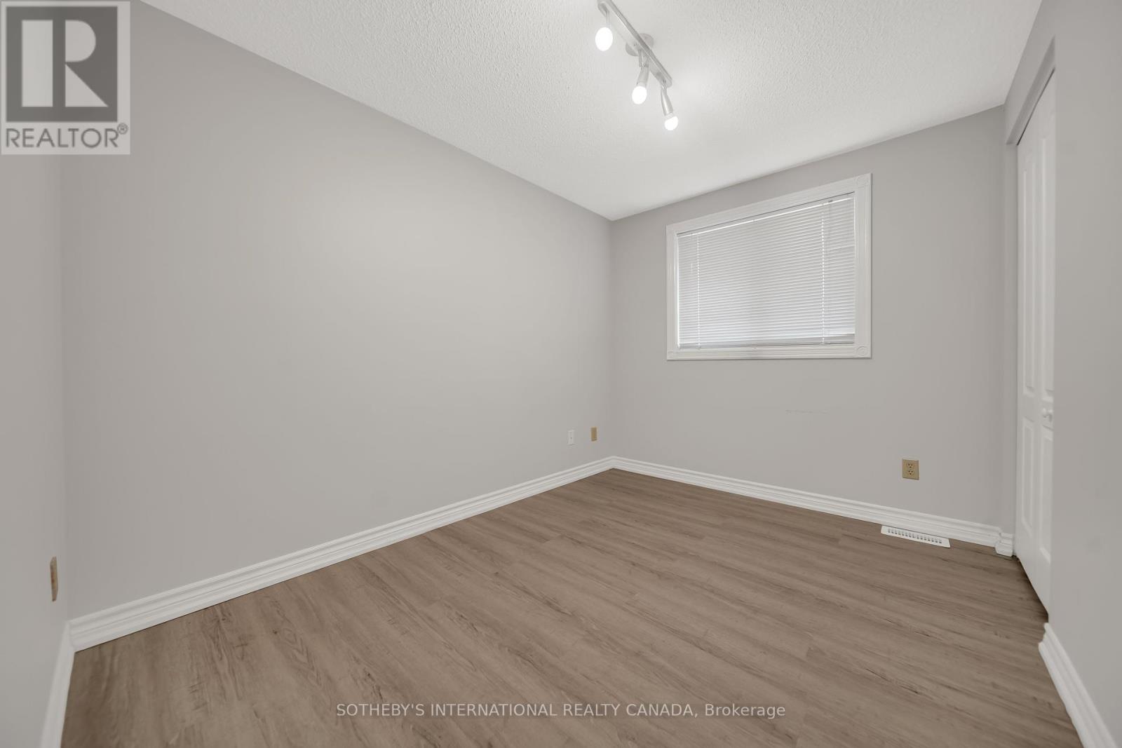 16 Moss Place, Guelph (Kortright West), Ontario  N1G 4V1 - Photo 24 - X12131441