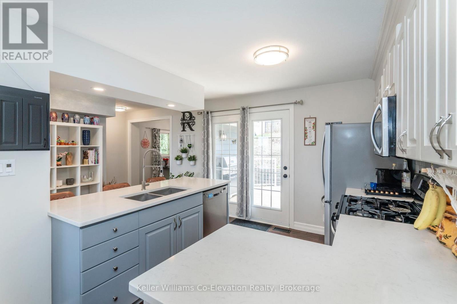 3 Keefe Street, Penetanguishene, Ontario  L9M 1B4 - Photo 8 - S12131768
