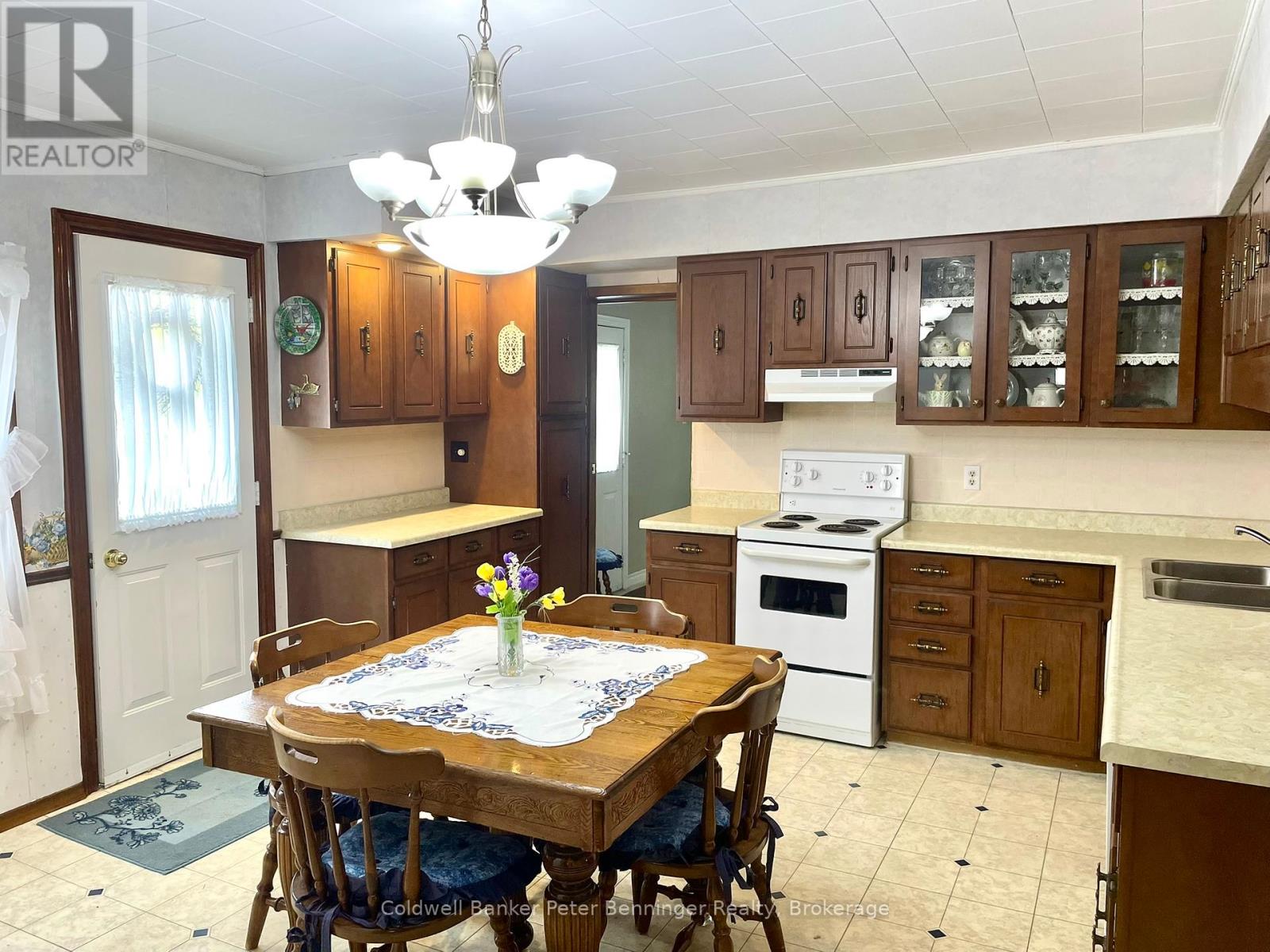 105 Mcgivern Street W, Brockton, Ontario  N0G 2V0 - Photo 11 - X12131692