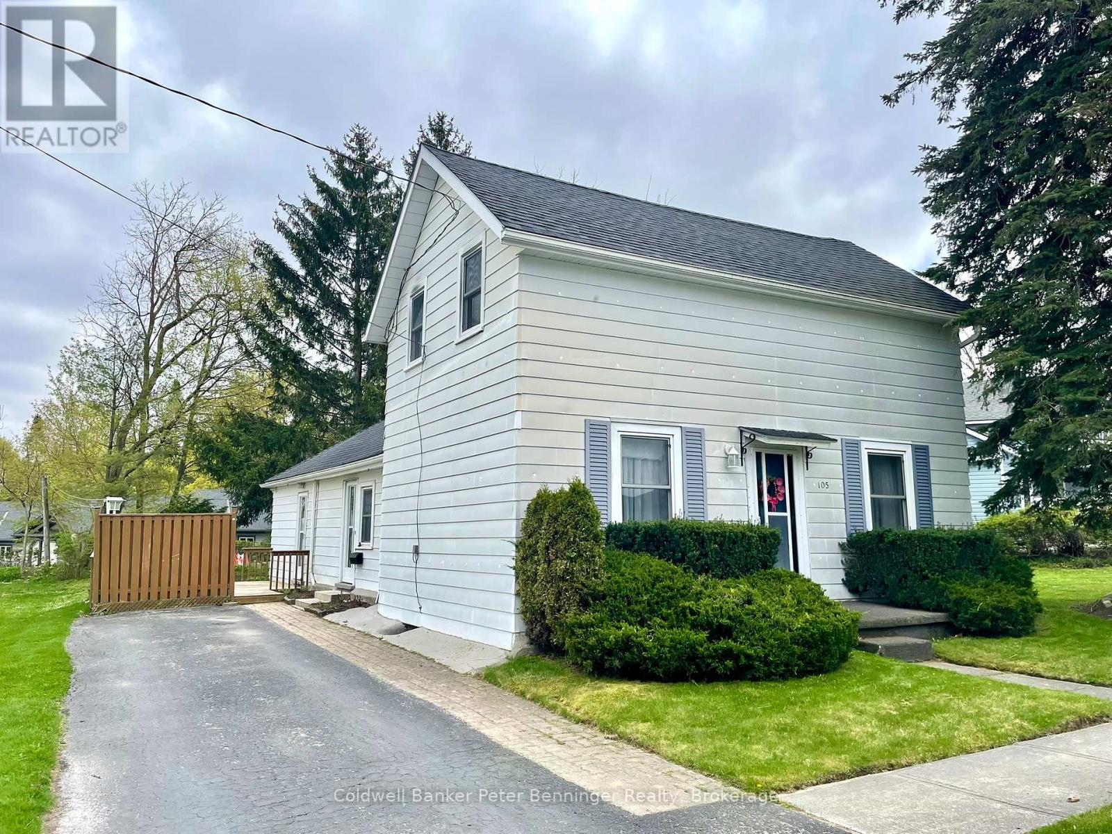 105 Mcgivern Street W, Brockton, Ontario  N0G 2V0 - Photo 2 - X12131692