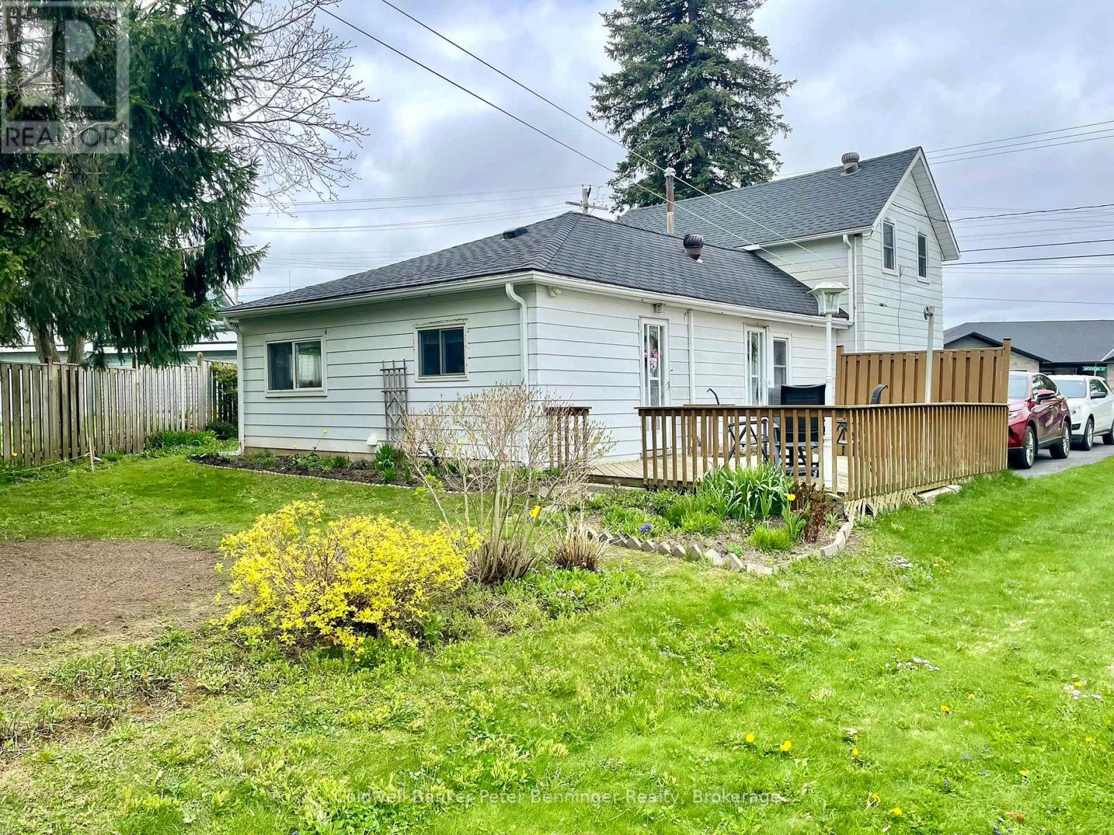 105 Mcgivern Street W, Brockton, Ontario  N0G 2V0 - Photo 3 - X12131692