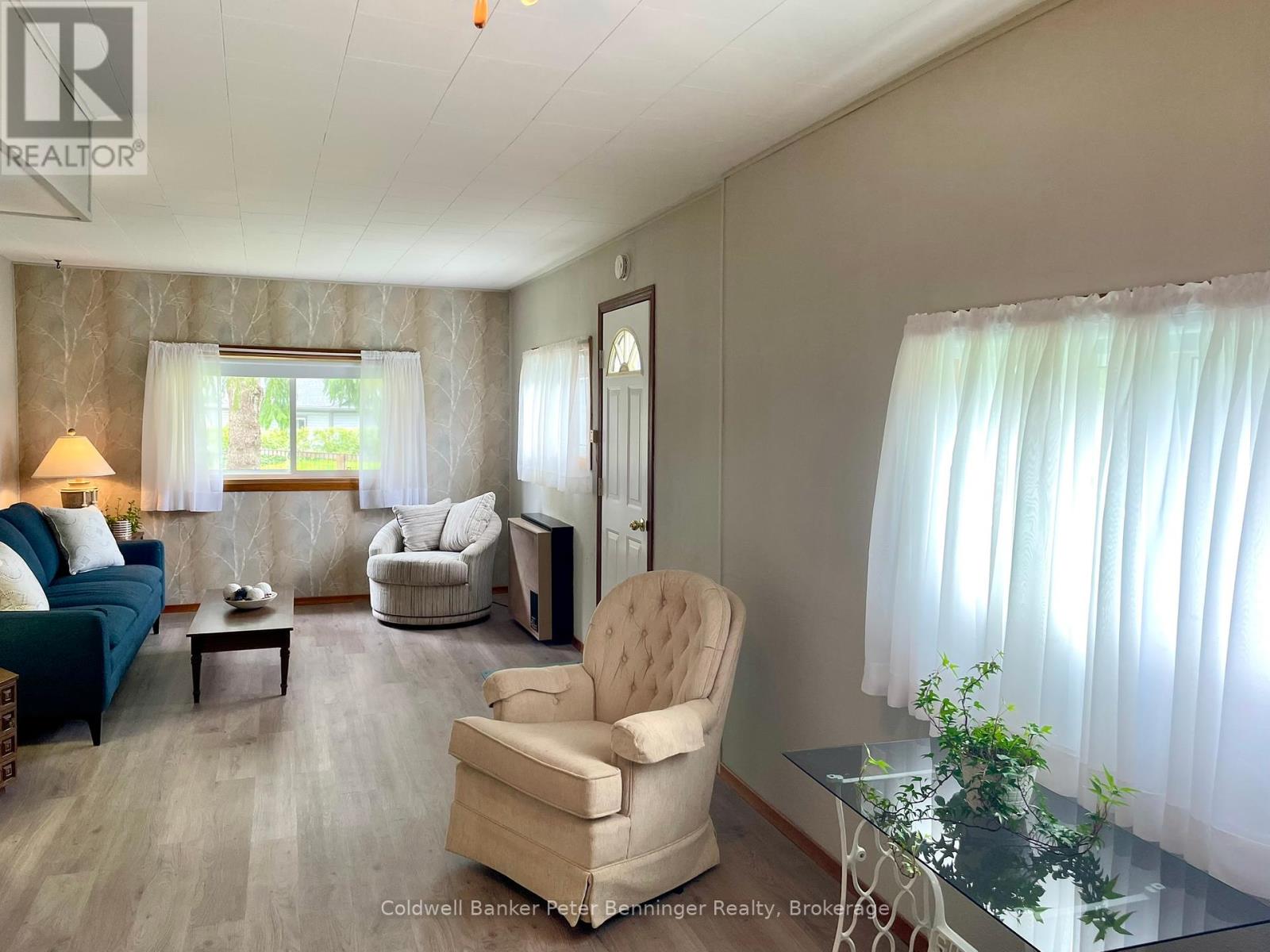 105 Mcgivern Street W, Brockton, Ontario  N0G 2V0 - Photo 5 - X12131692