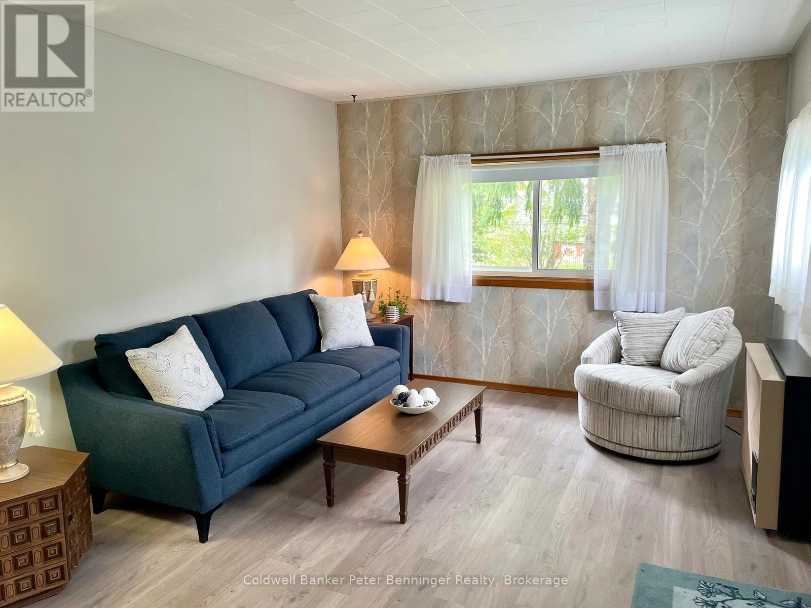 105 Mcgivern Street W, Brockton, Ontario  N0G 2V0 - Photo 7 - X12131692