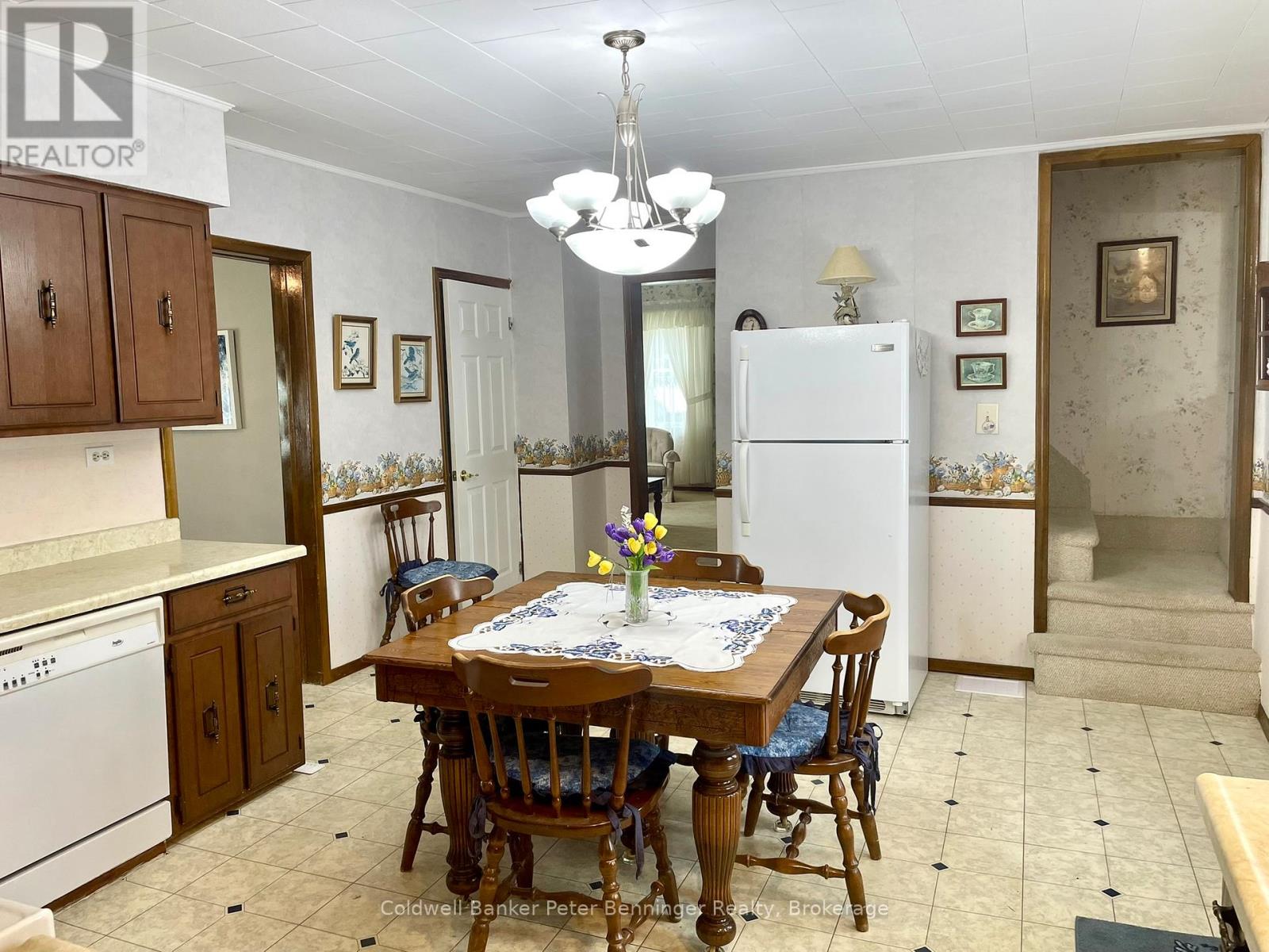 105 Mcgivern Street W, Brockton, Ontario  N0G 2V0 - Photo 8 - X12131692