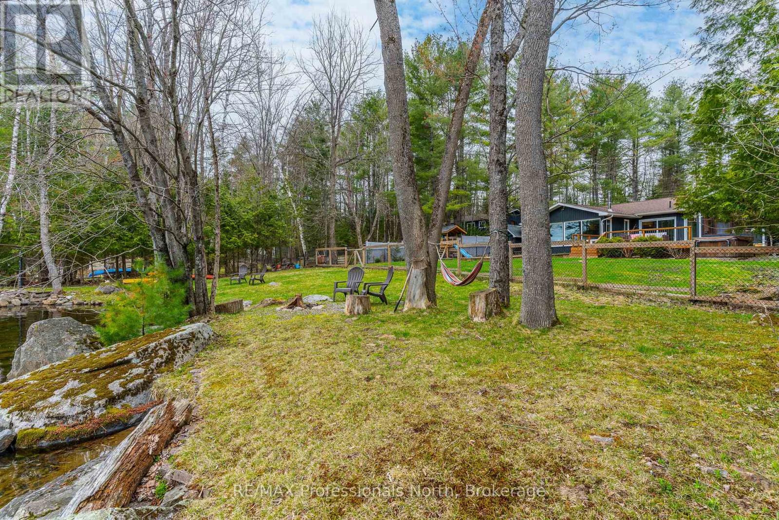 1186 Peninsula Drive, Dysart Et Al, Ontario  K0M 1S0 - Photo 44 - X12131773