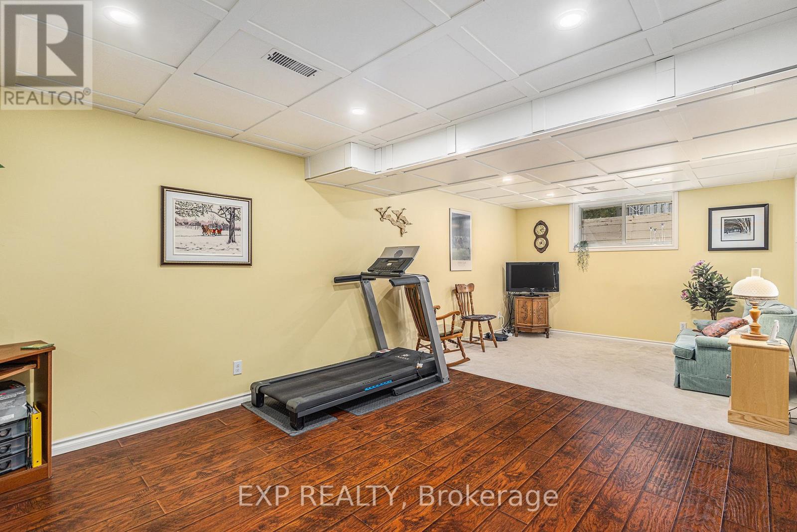 2 Rossan Street, Ottawa, Ontario  K2G 6R6 - Photo 38 - X12131649