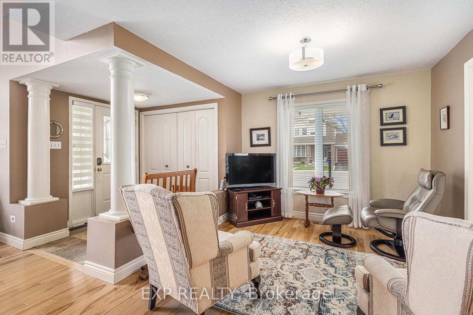 2 Rossan Street, Ottawa, Ontario  K2G 6R6 - Photo 9 - X12131649