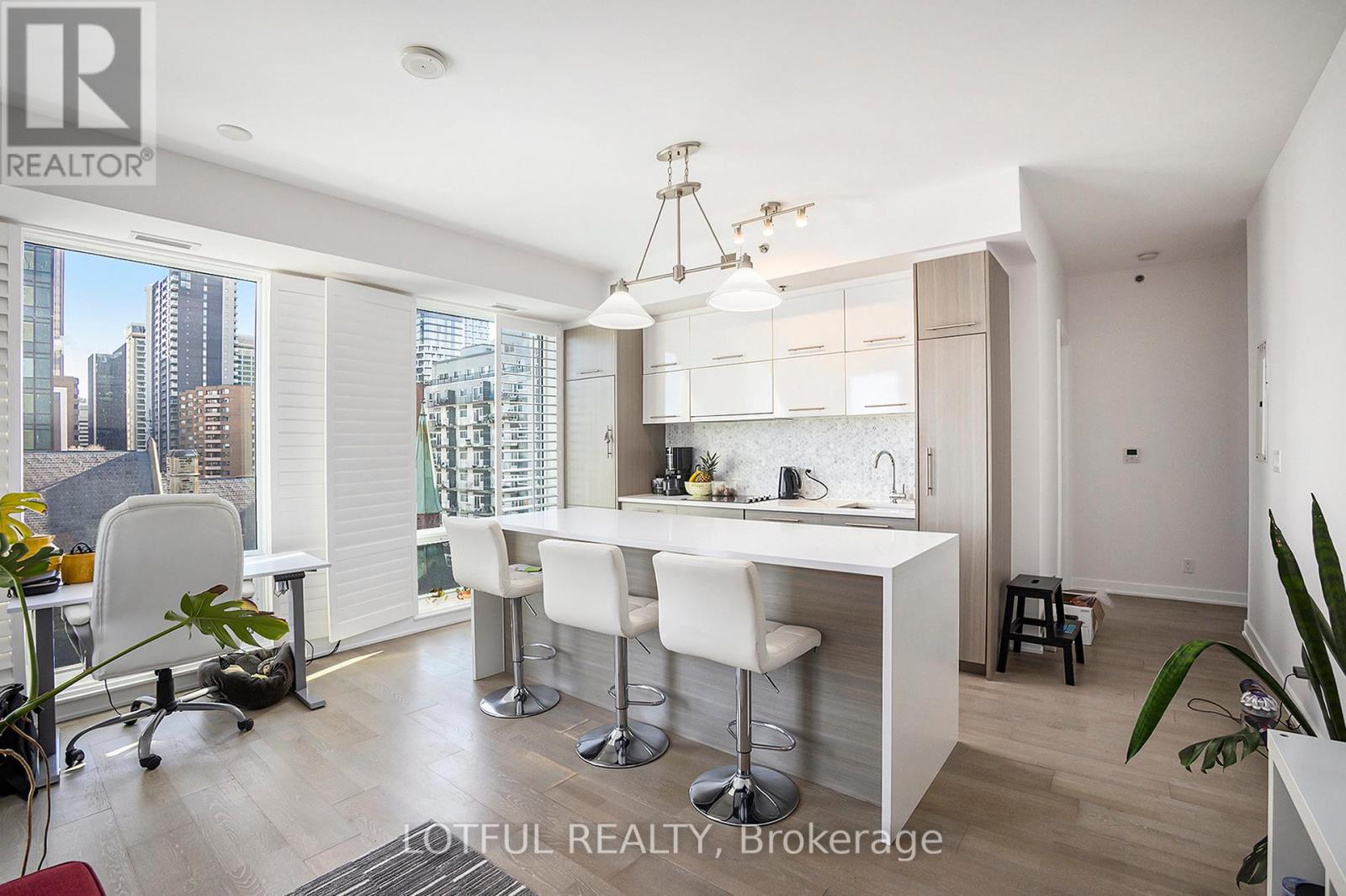 601 - 428 Sparks Street, Ottawa, Ontario  K1R 0B3 - Photo 6 - X12131731