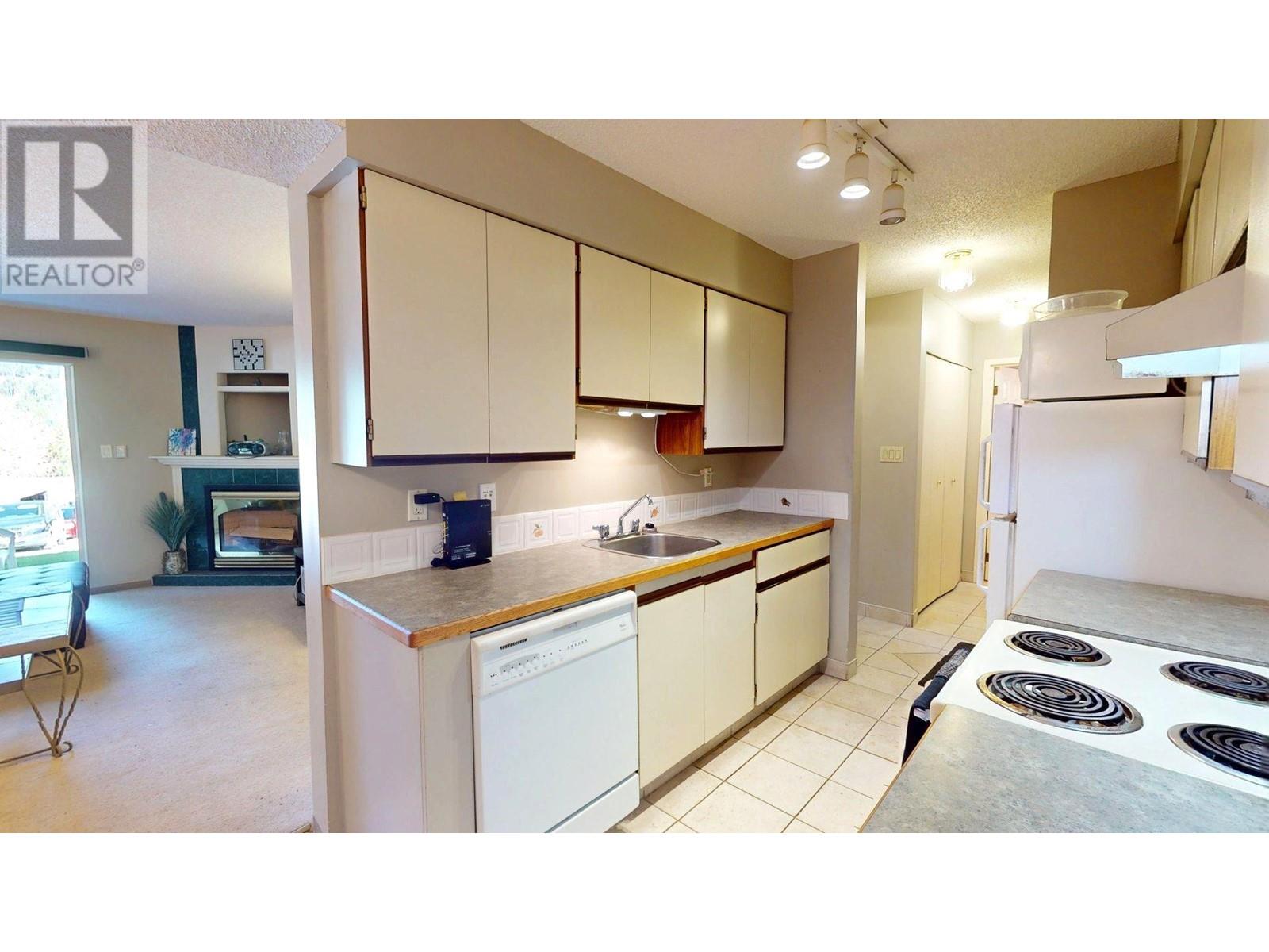 1335 Alpine Drive Unit# 107a, Elkford, British Columbia  V0B 1H0 - Photo 8 - 10338085