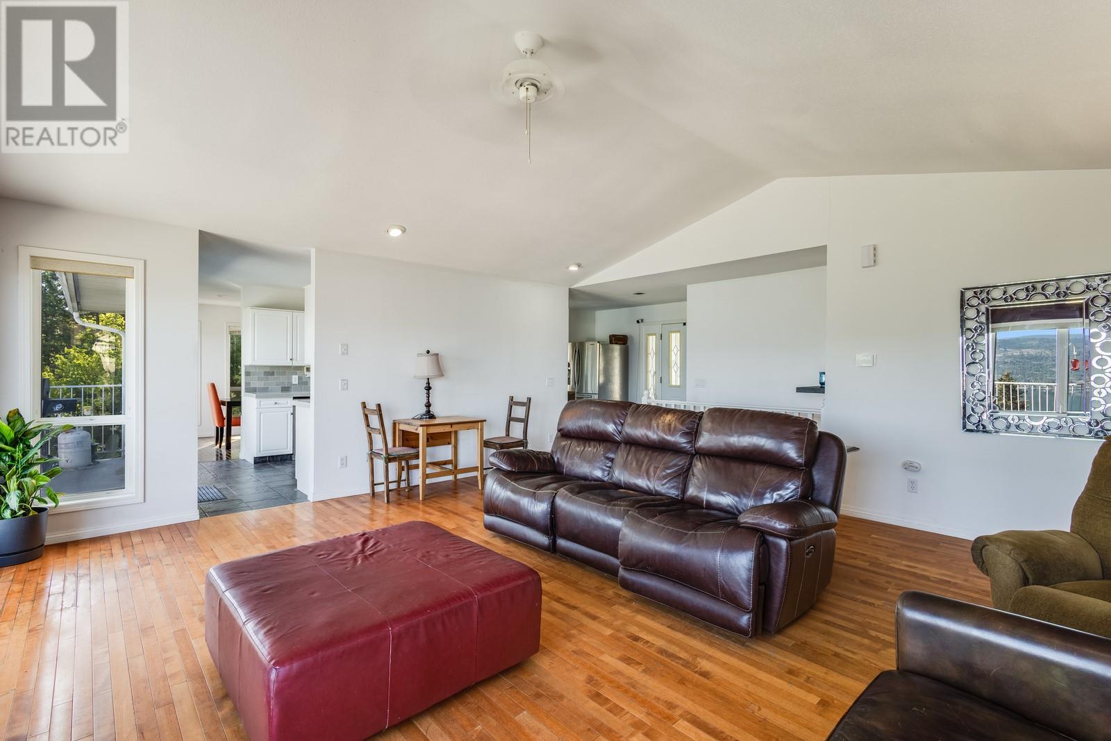 10434 Columbia Way, Vernon, British Columbia  V1H 2B5 - Photo 7 - 10344816