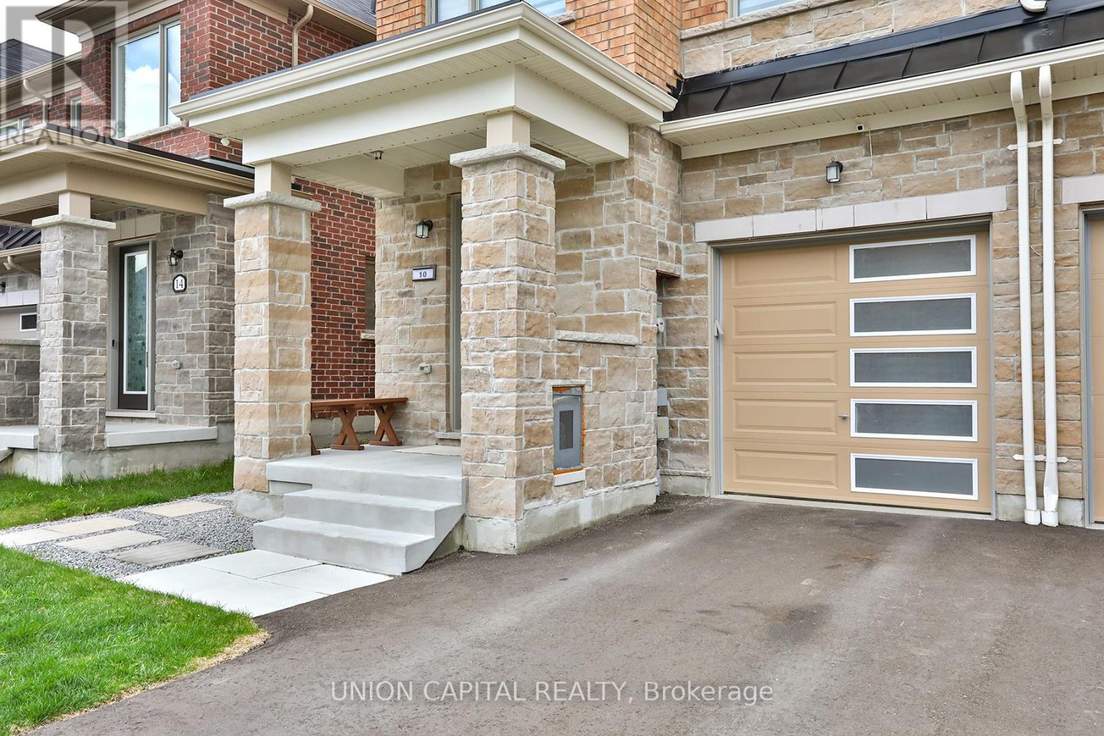 Property at 10 FLOWER GARDEN TRAIL image 3