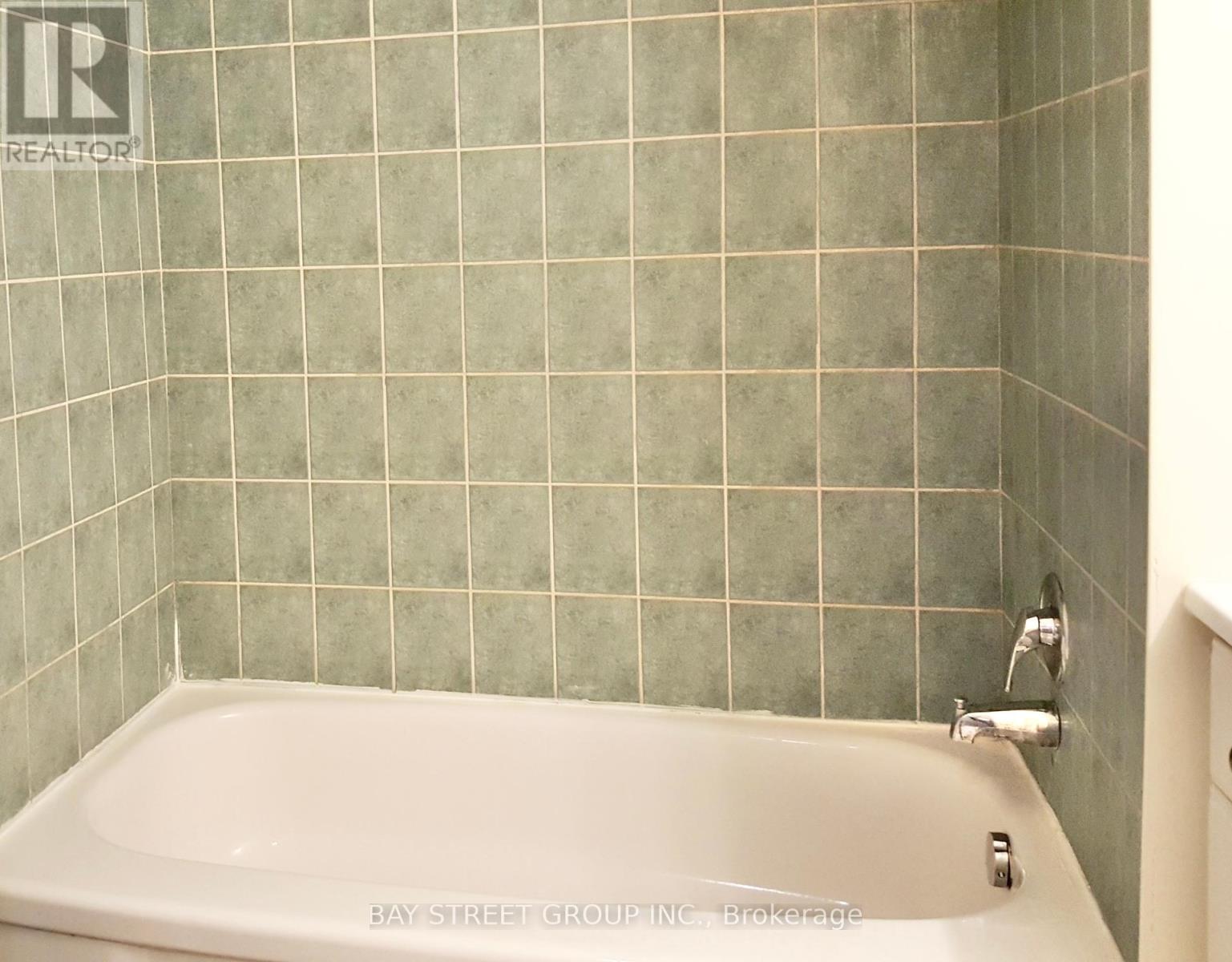 728 Sunnypoint Drive, Newmarket, Ontario  L3Y 2Z8 - Photo 37 - N12114020