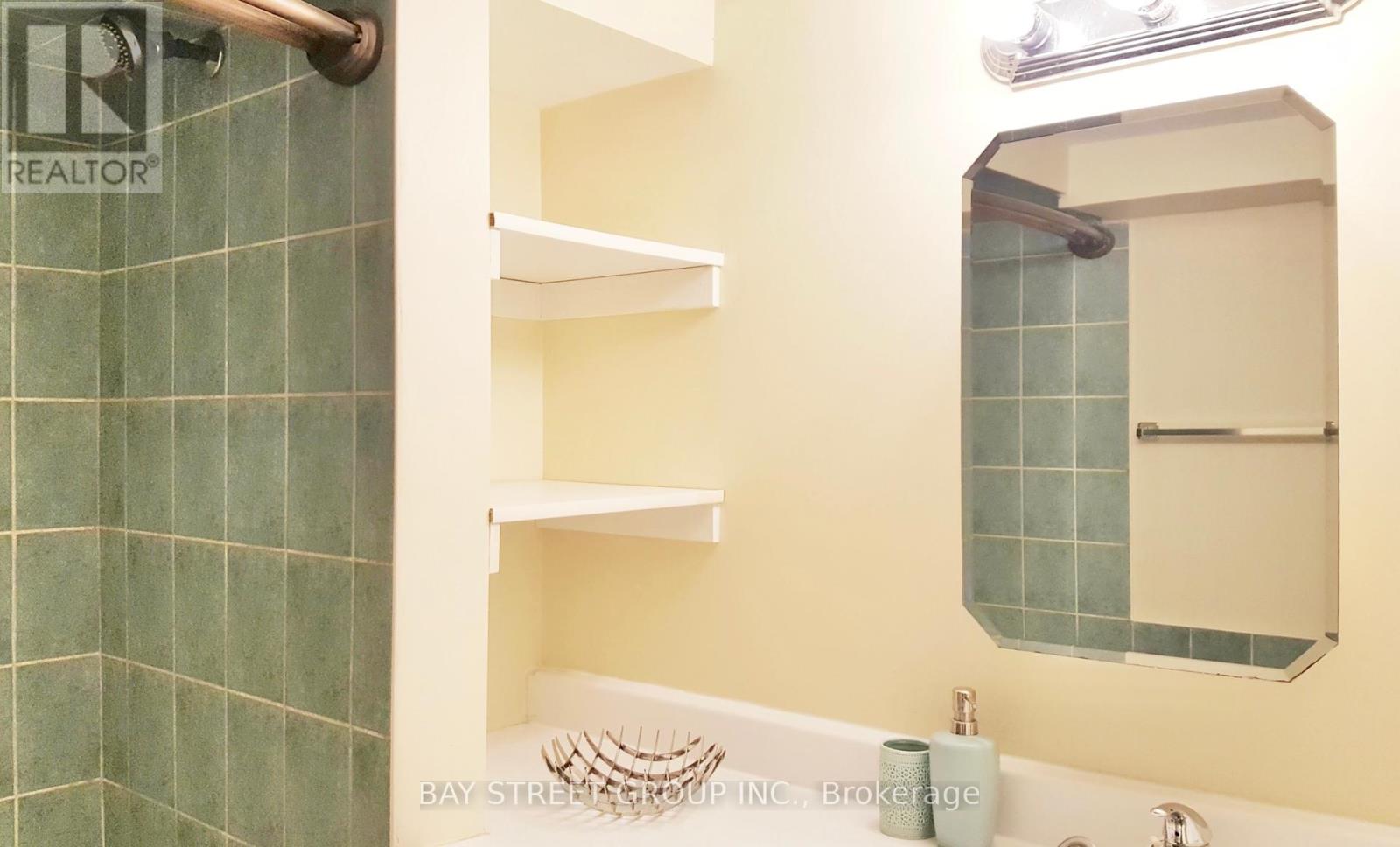 728 Sunnypoint Drive, Newmarket, Ontario  L3Y 2Z8 - Photo 36 - N12114020
