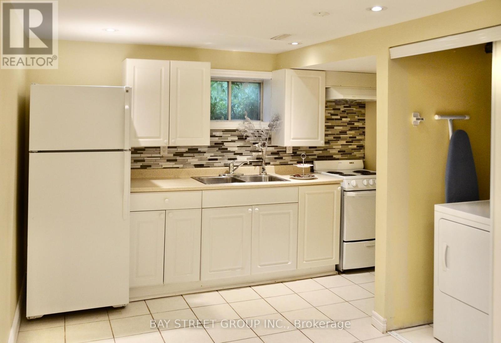 728 Sunnypoint Drive, Newmarket, Ontario  L3Y 2Z8 - Photo 39 - N12114020