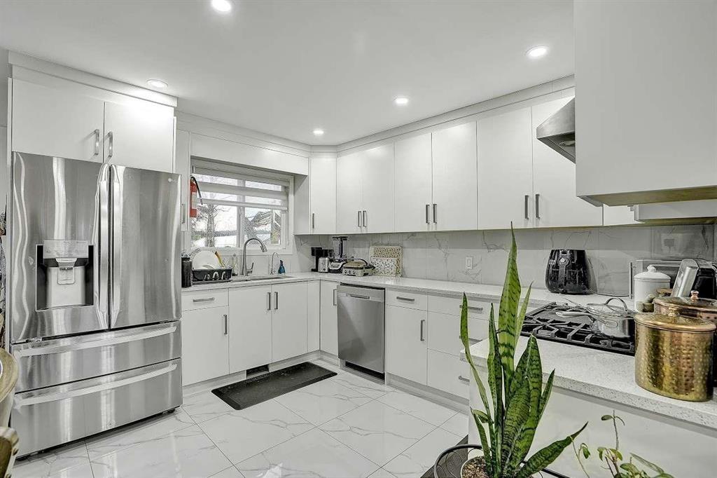 Property at 18044 40 AVENUE image 3