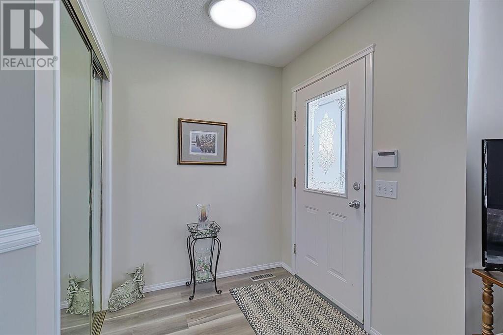 Property at 34 Citadel Bluff Close NW image 4