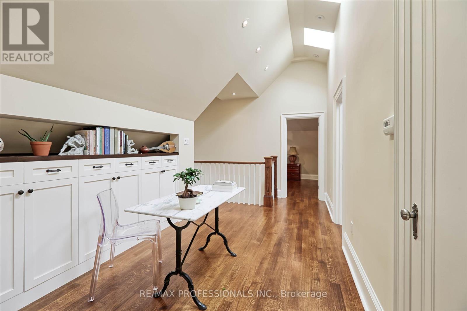 231 Grenview Boulevard S, Toronto, Ontario  M8Y 3V2 - Photo 17 - W12131552
