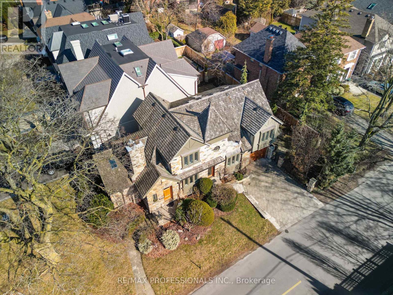 231 Grenview Boulevard S, Toronto, Ontario  M8Y 3V2 - Photo 42 - W12131552
