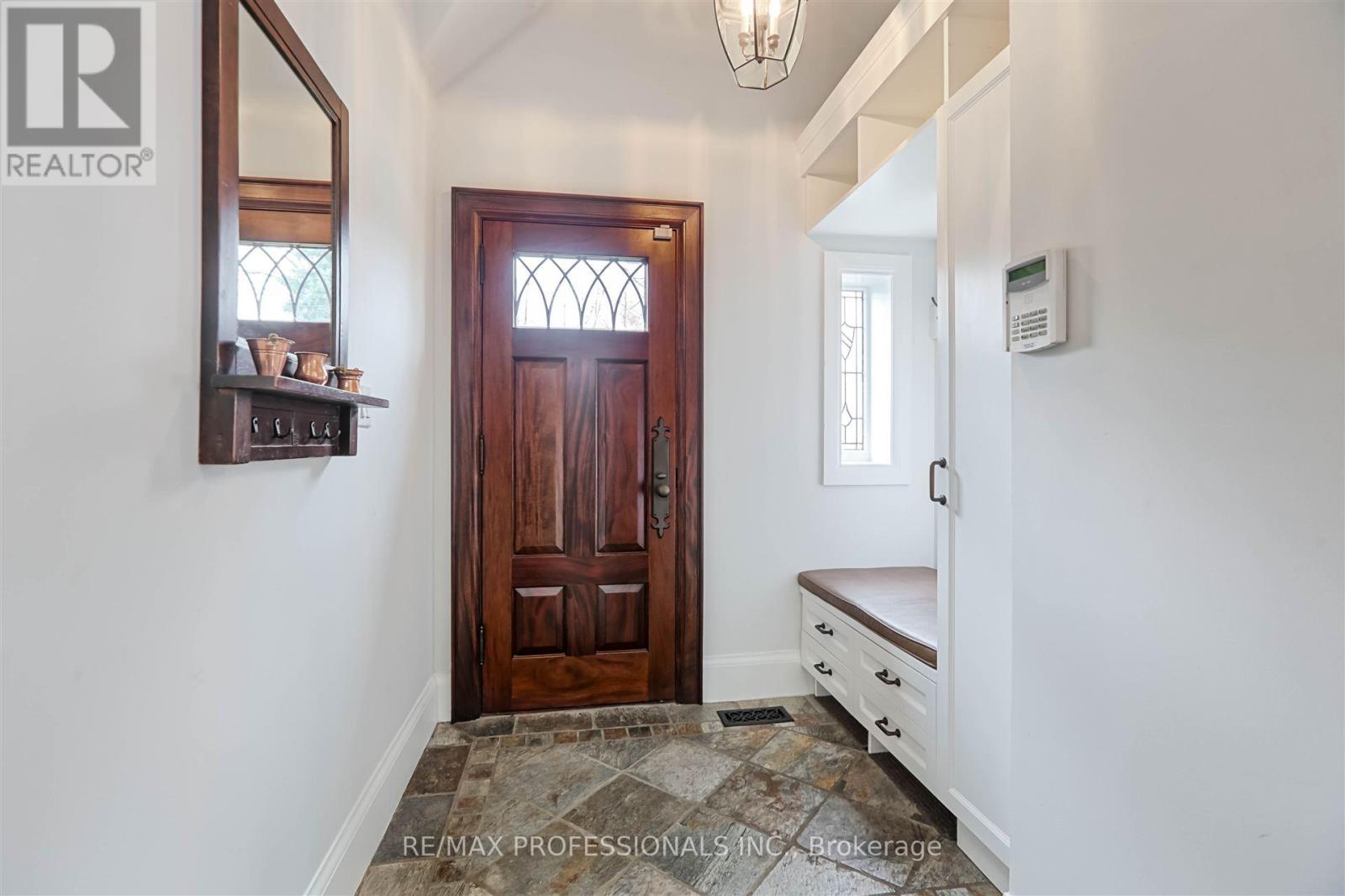 Property at 231 GRENVIEW BOULEVARD S image 5