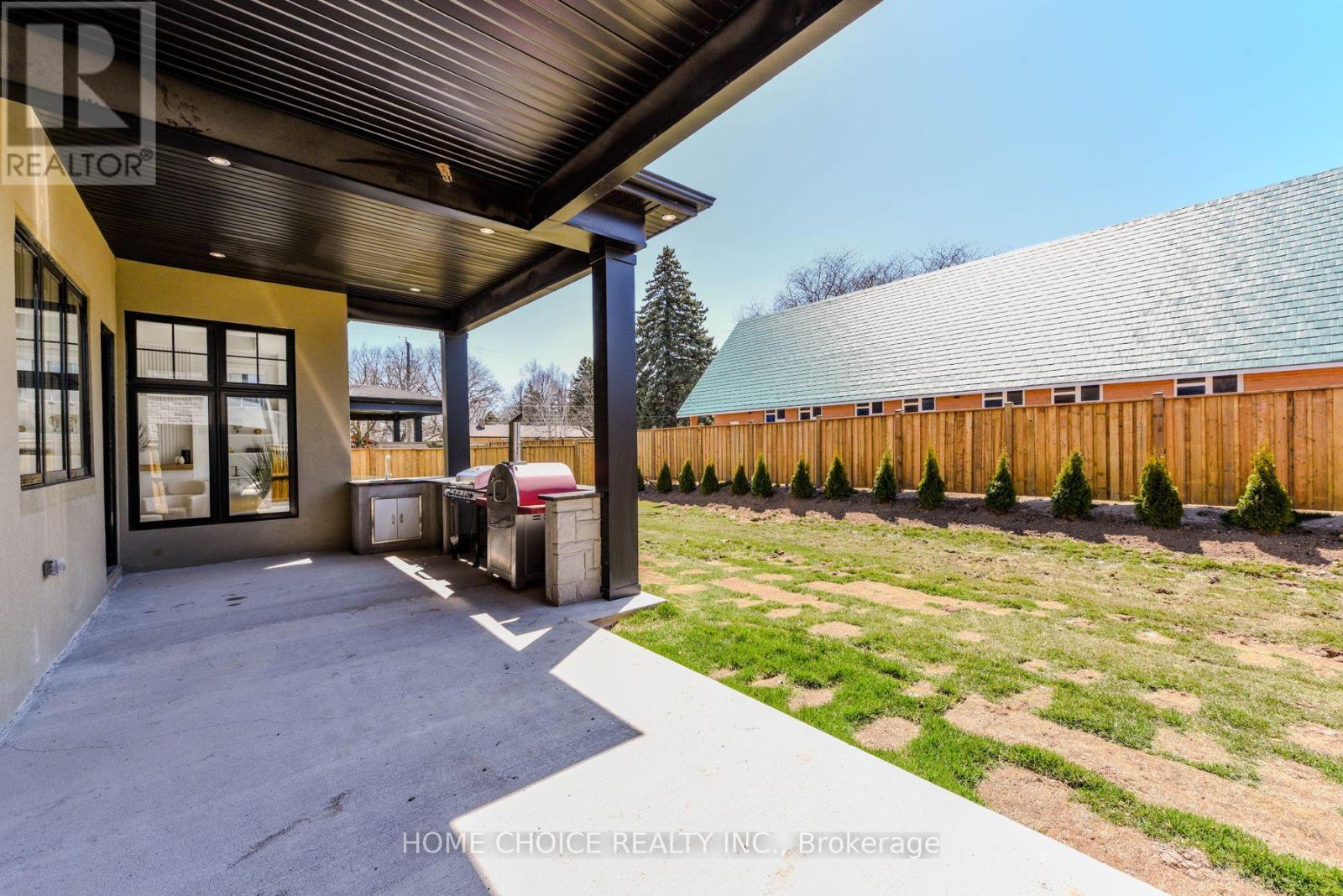 302 Tuck Drive, Burlington (Shoreacres), Ontario  L7L 2R1 - Photo 11 - W12131588