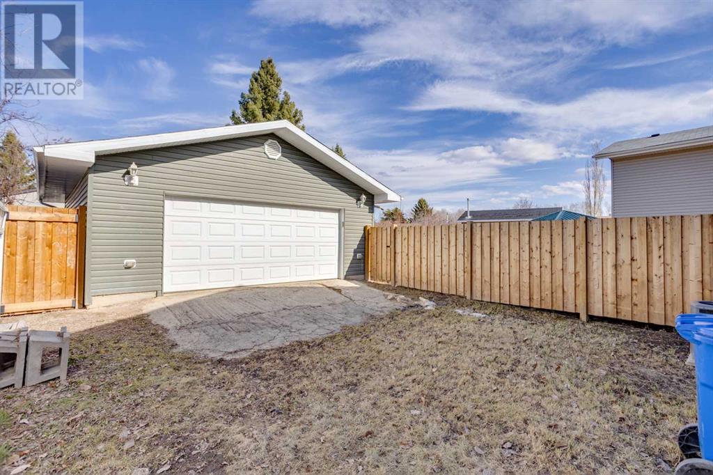Property at 241 Ermine Crescent image 5