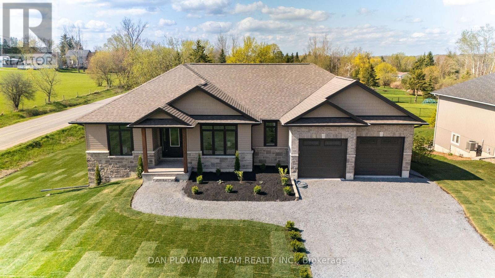74 Shelley Drive, Kawartha Lakes, Ontario  K0M 2C0 - Photo 3 - X12068551