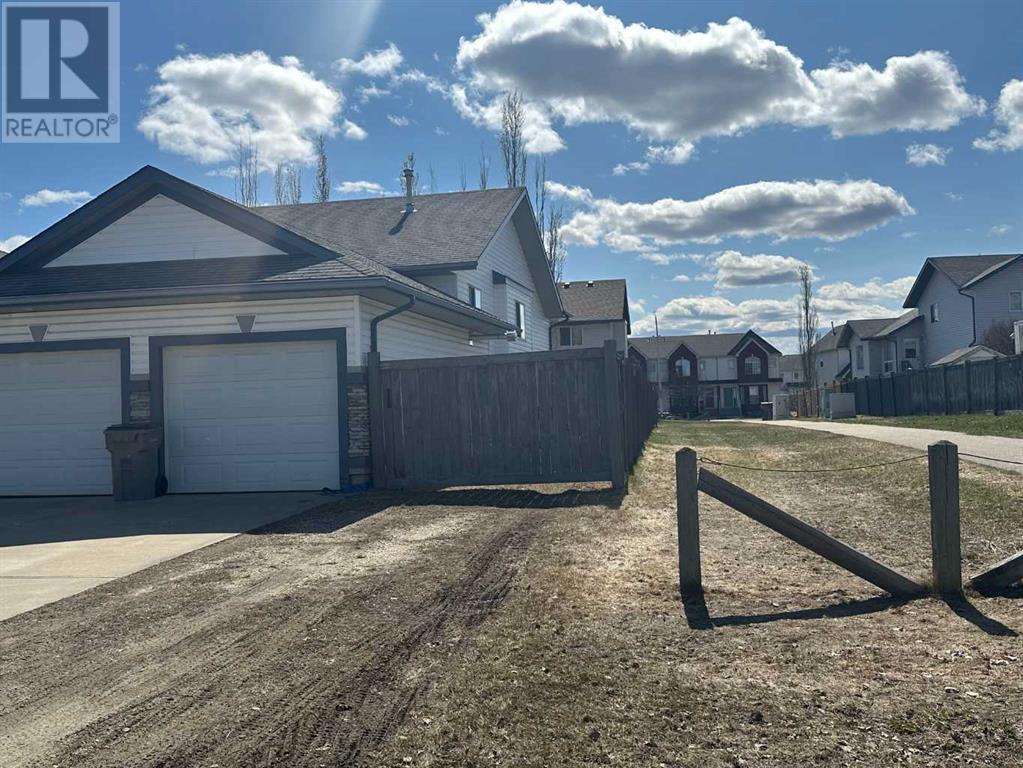 50 Pinnacle Crescent, Grande Prairie, Alberta  T8W 2P6 - Photo 3 - A2207296