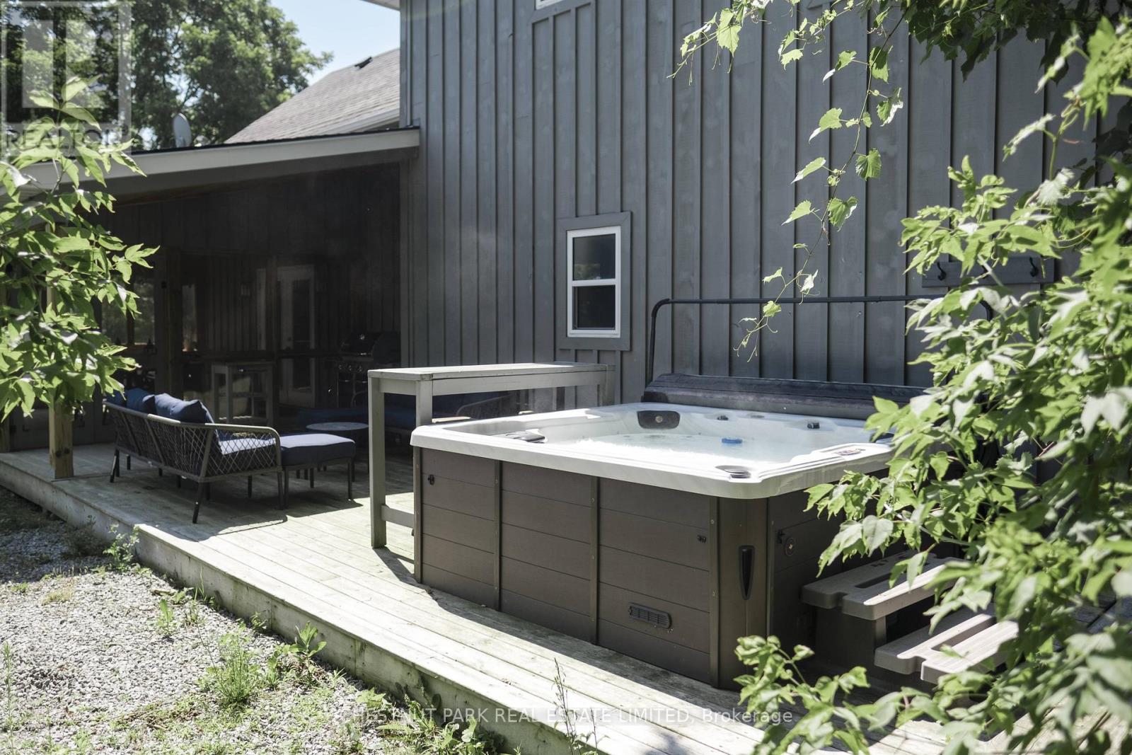 25 Stanley Street, Prince Edward County, Ontario  K0K 1G0 - Photo 31 - X12131613