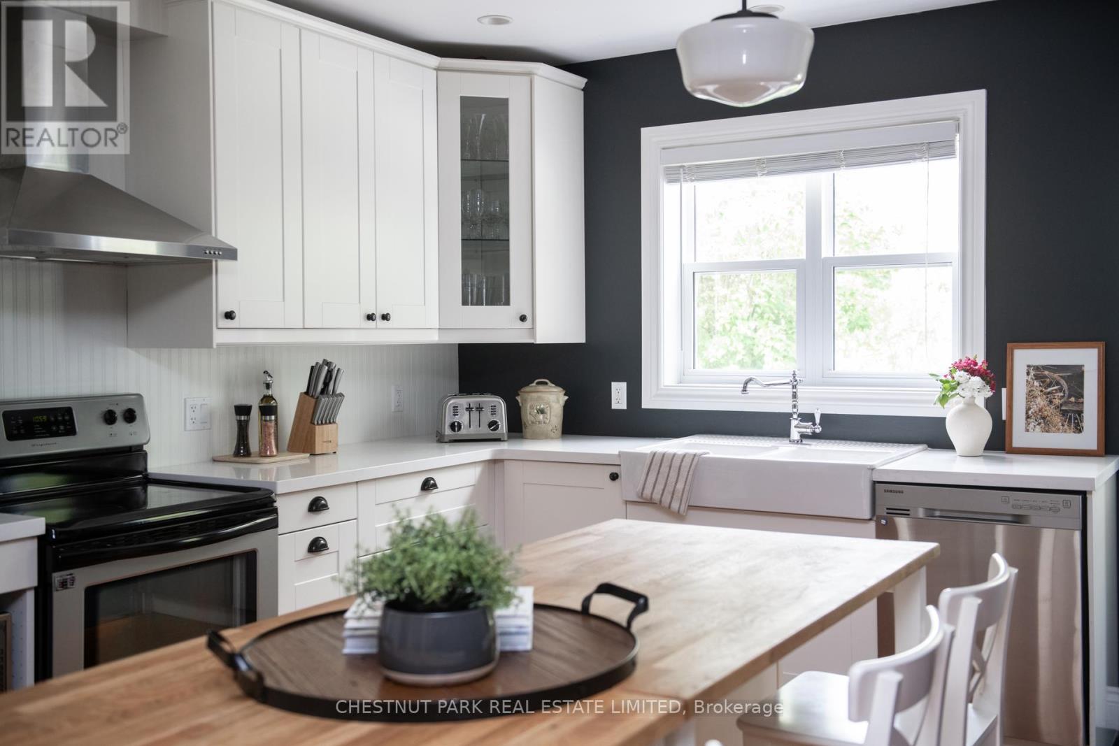 25 Stanley Street, Prince Edward County, Ontario  K0K 1G0 - Photo 7 - X12131613