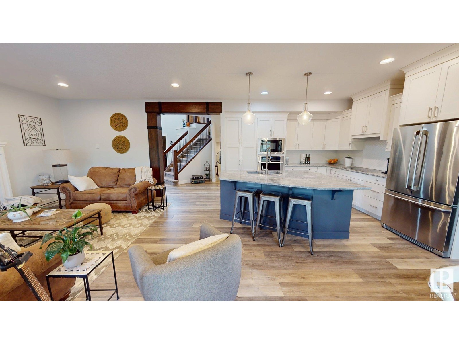 Property at 522 49119 RR73 image 1